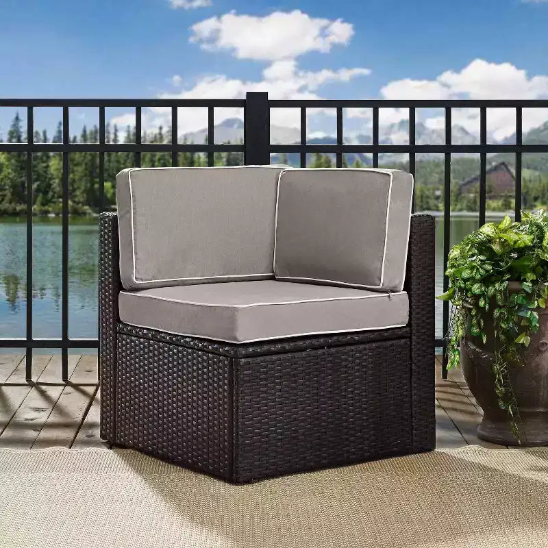 Fauteuil d'angle en osier d'extérieur Palm Harbor - Gris - Crosley : Structure en acier, résistant aux UV, Coussins en polyester