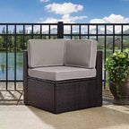 Fauteuil d'angle en osier d'extérieur Palm Harbor - Gris - Crosley : Structure en acier, résistant aux UV, Coussins en polyester