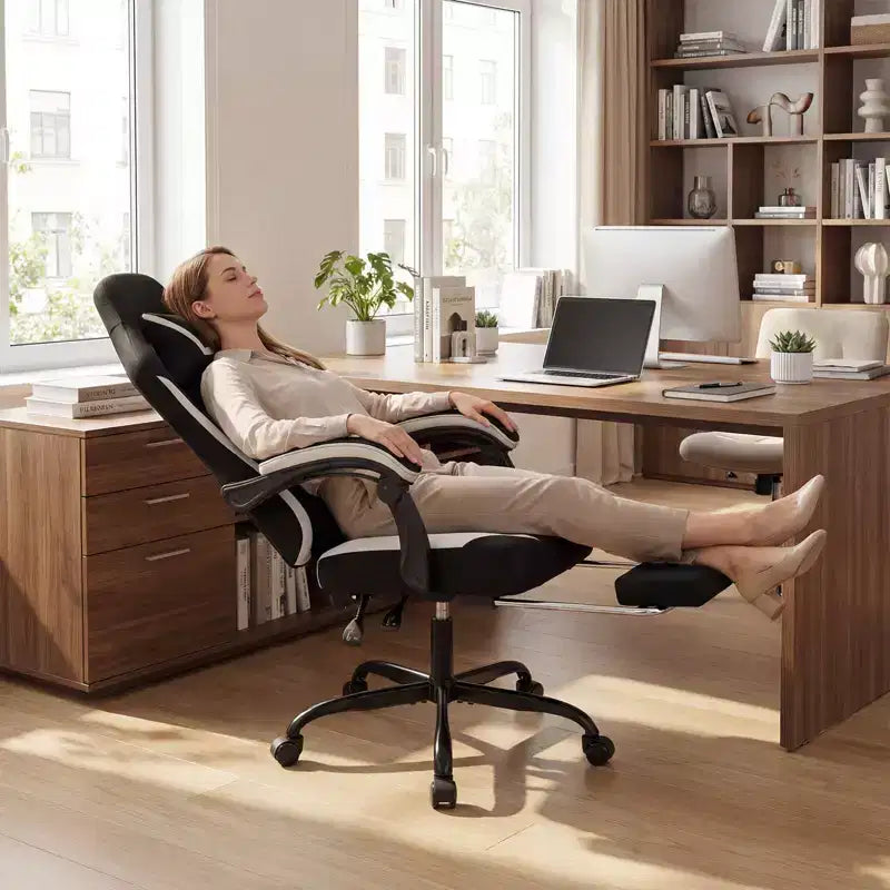 Chaise de jeu Costway avec appui-tête, support lombaire, accoudoirs liés, dossier inclinable